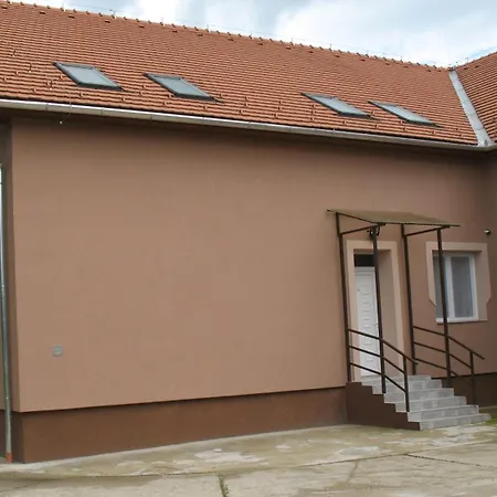 Izisz Apartment