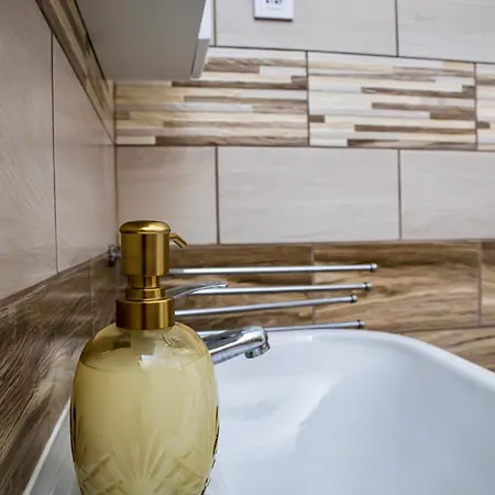 Izisz Apartment *