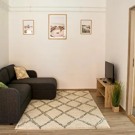 Izisz Apartment *