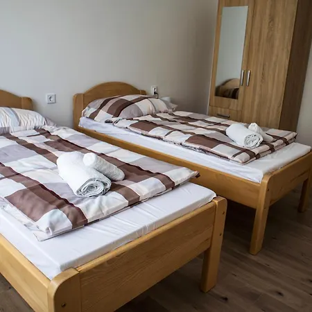 Izisz Apartment *