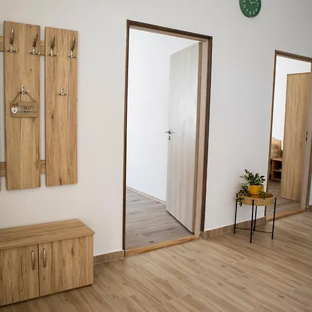 Izisz Apartment *
