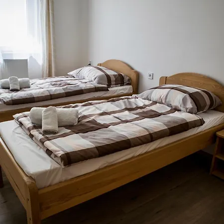 Izisz Apartment *