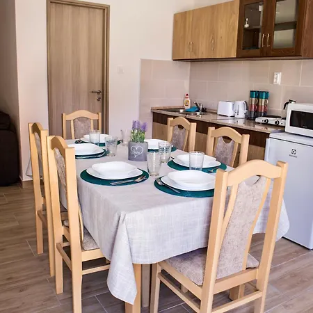 Izisz Apartment Matraterenye