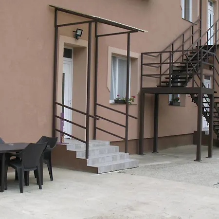 ízisz Apartamento Matraterenye