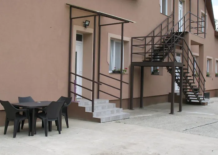 Izisz 公寓 Matraterenye